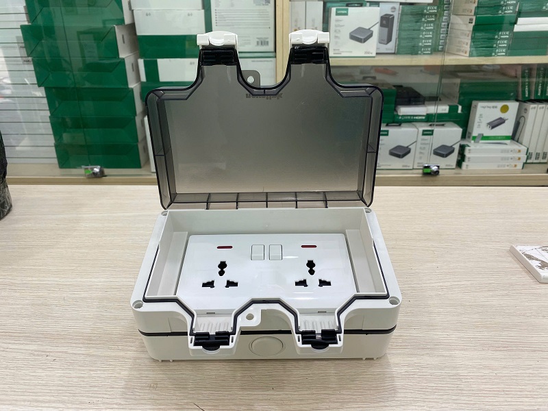 Hộp điện đôi ngoài trời chống nước IP66 Novalink NV-OW46, có công tắc